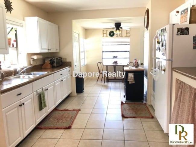 Building Photo - Lakefront-Remodeled 2 Bed, Garage, Wood Fl...