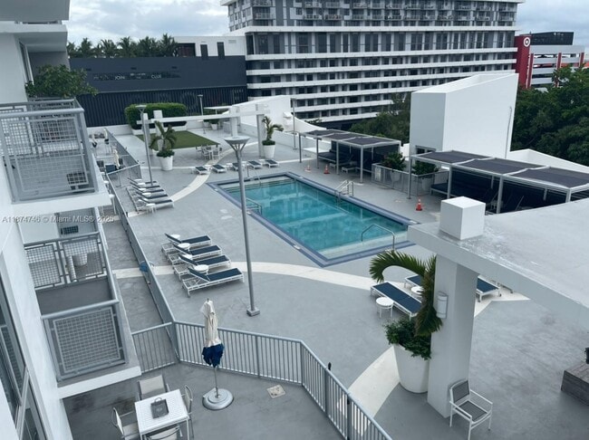 Building Photo - 2700 SW 27th Ave