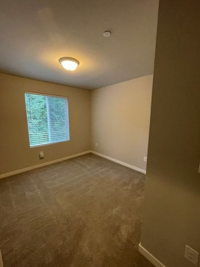 Building Photo - 4bd/3.5ba Lynnwood Townhome