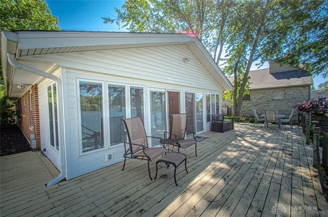 Building Photo - 695 Lakengren Dr