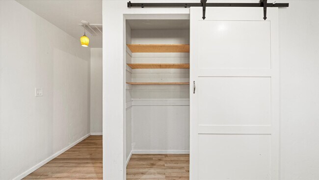 Building Photo - Stunning 4-Bedroom Modern Home in West Richland