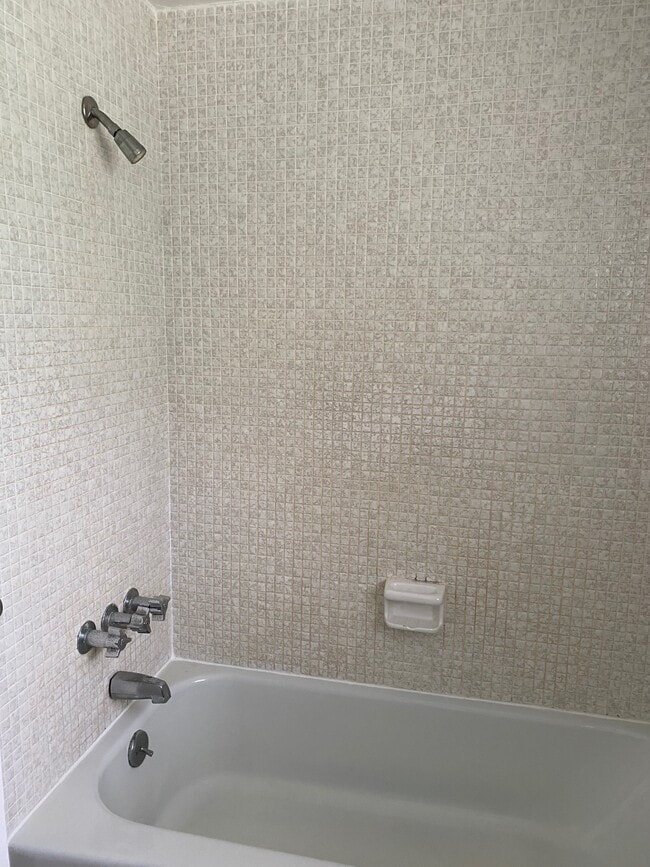 Building Photo - 700 Layne Blvd