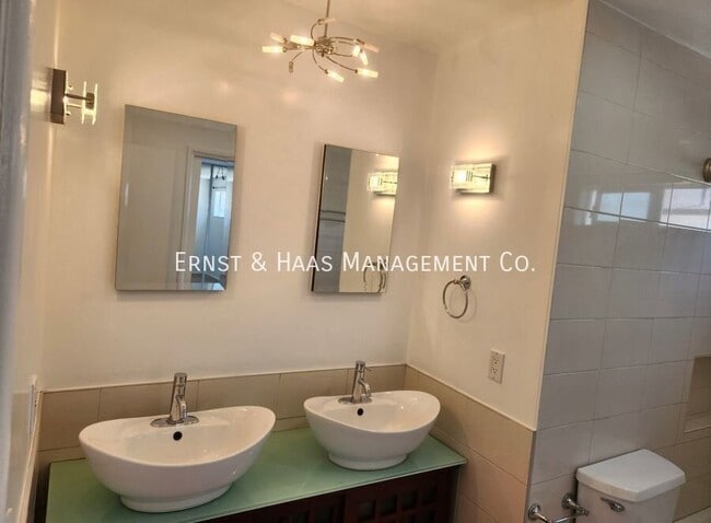 Building Photo - 1079 E Terrace Dr