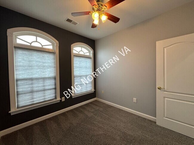 Building Photo - 10673 General Kirkland Dr