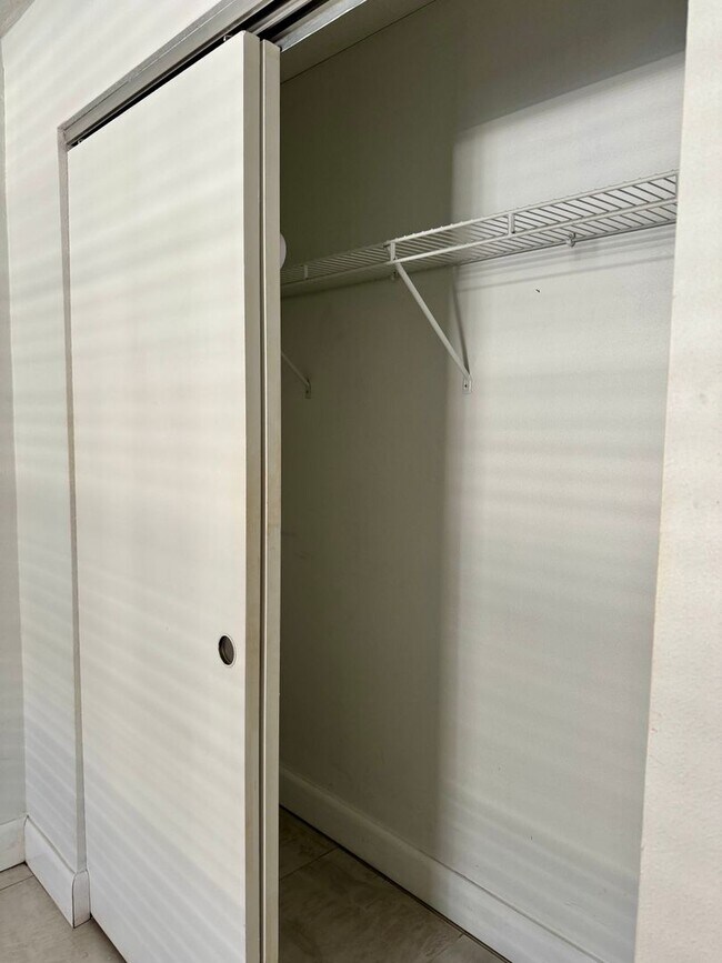 Building Photo - Bayshore Condo