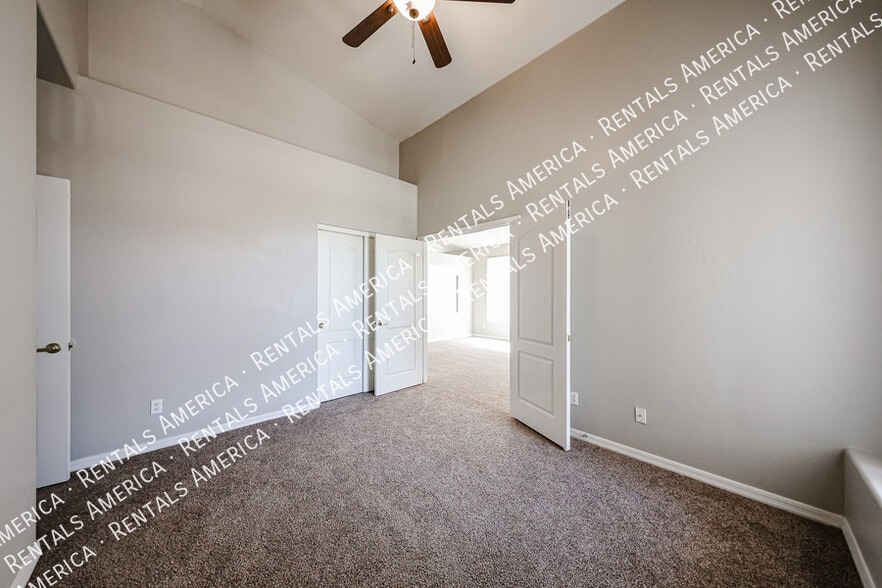 Building Photo - 13874 W Wilshire Dr