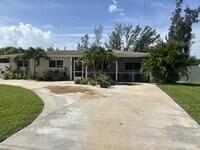 Building Photo - Beautiful 2/2 with dock and boat access