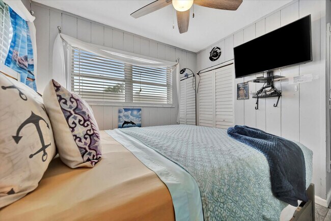 Building Photo - 11420 1st St E