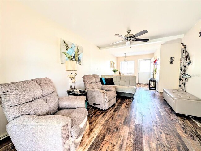 Building Photo - 2328 Canal Dr