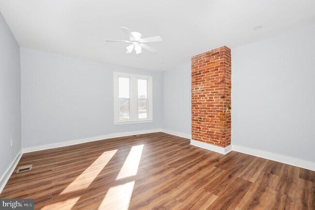 Building Photo - 230 S Market St