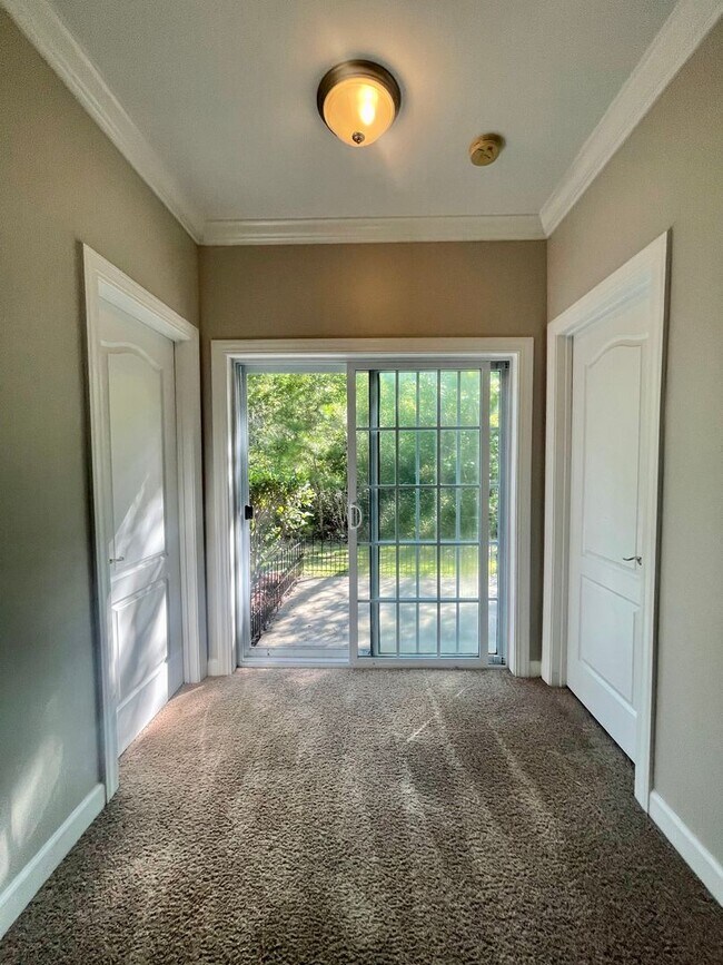 Building Photo - 3 Bedroom/2.5 Bath Townhome with garage in Wild Wing!