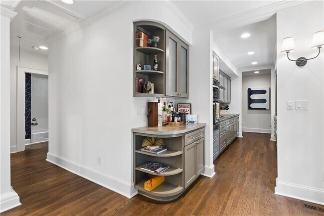 Building Photo - 355 8th St NE