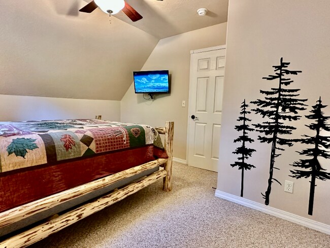 Building Photo - 12 River Falls Dr