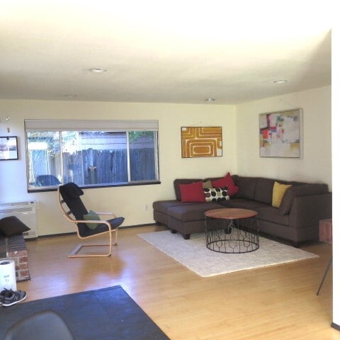 Building Photo - 1524 NE Junior St