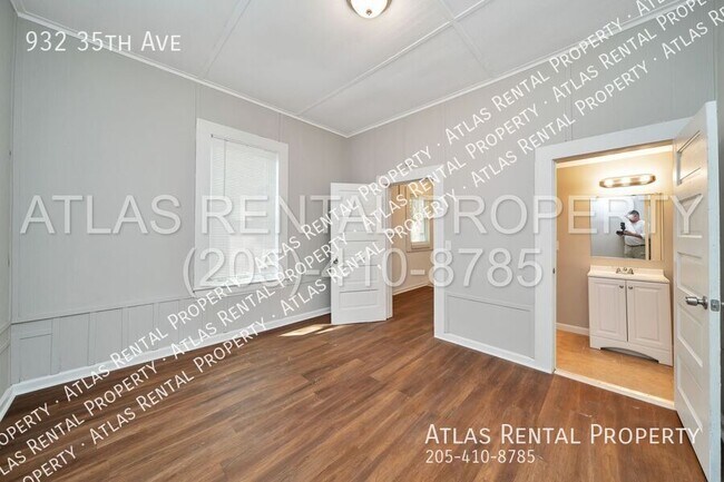 Building Photo - 932 35th Ave