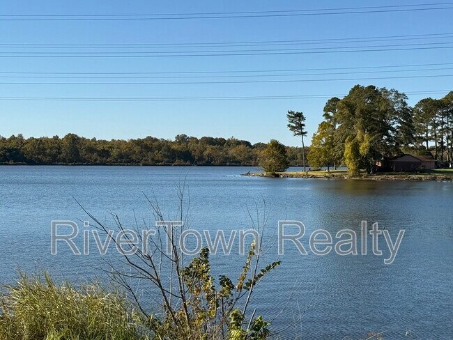 Building Photo - 5176 Sea Shore Rd