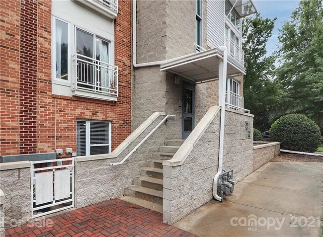 Building Photo - 547 Donatello Avenue