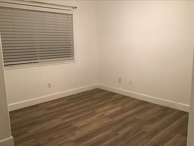 Building Photo - 5701 W Country Ave