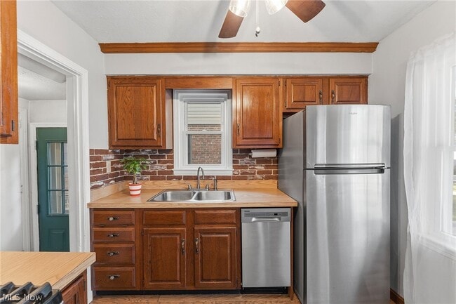Building Photo - 602 Huntmere Dr