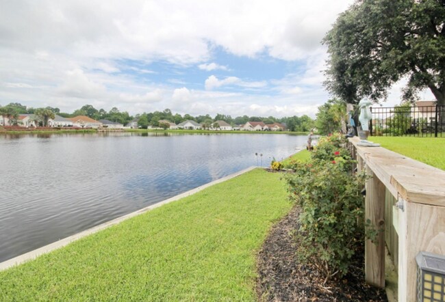 Building Photo - SPACIOUS WATERFRONT 3 bed/3.5 bath with lo...