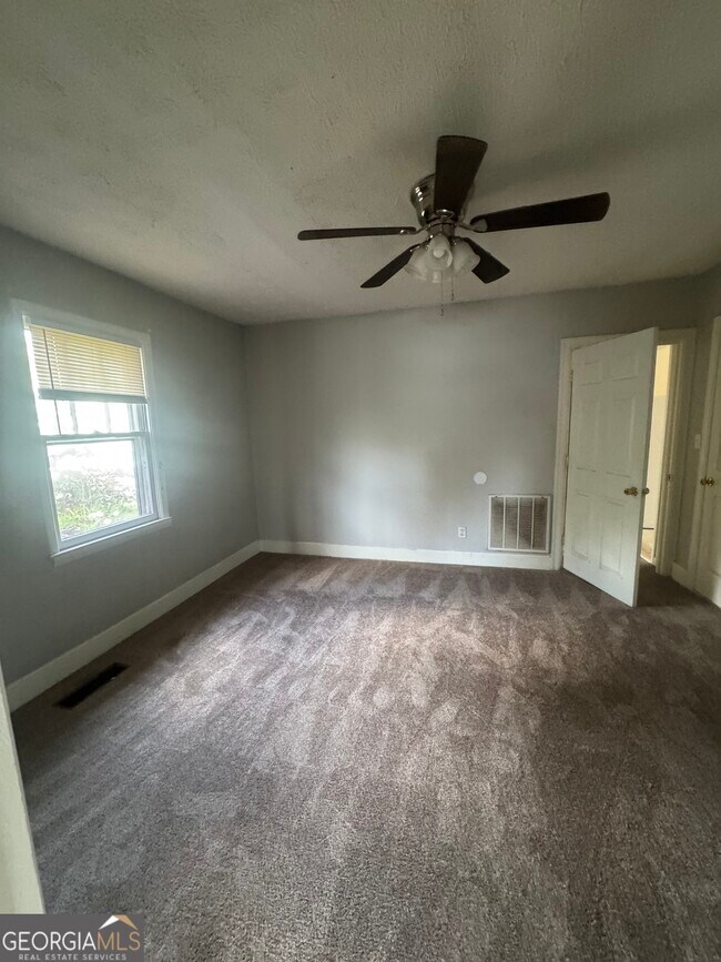 Building Photo - 54 Wade St