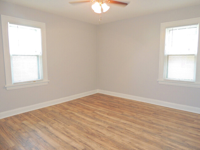 Building Photo - Renovated 3 Bed - 1.5 Bath Colonial for Rent!