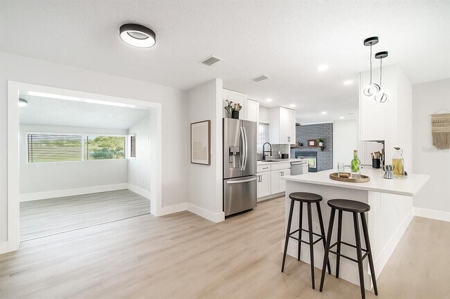 Building Photo - 1216 W Wellington Dr