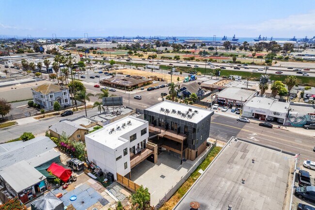 Building Photo - Modern 1x1 - Premier National City Location. Immediate Move-In!