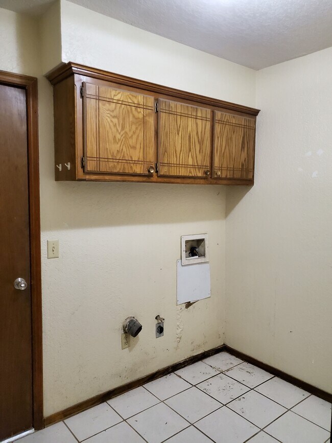 Building Photo - 7907 Debar Cir
