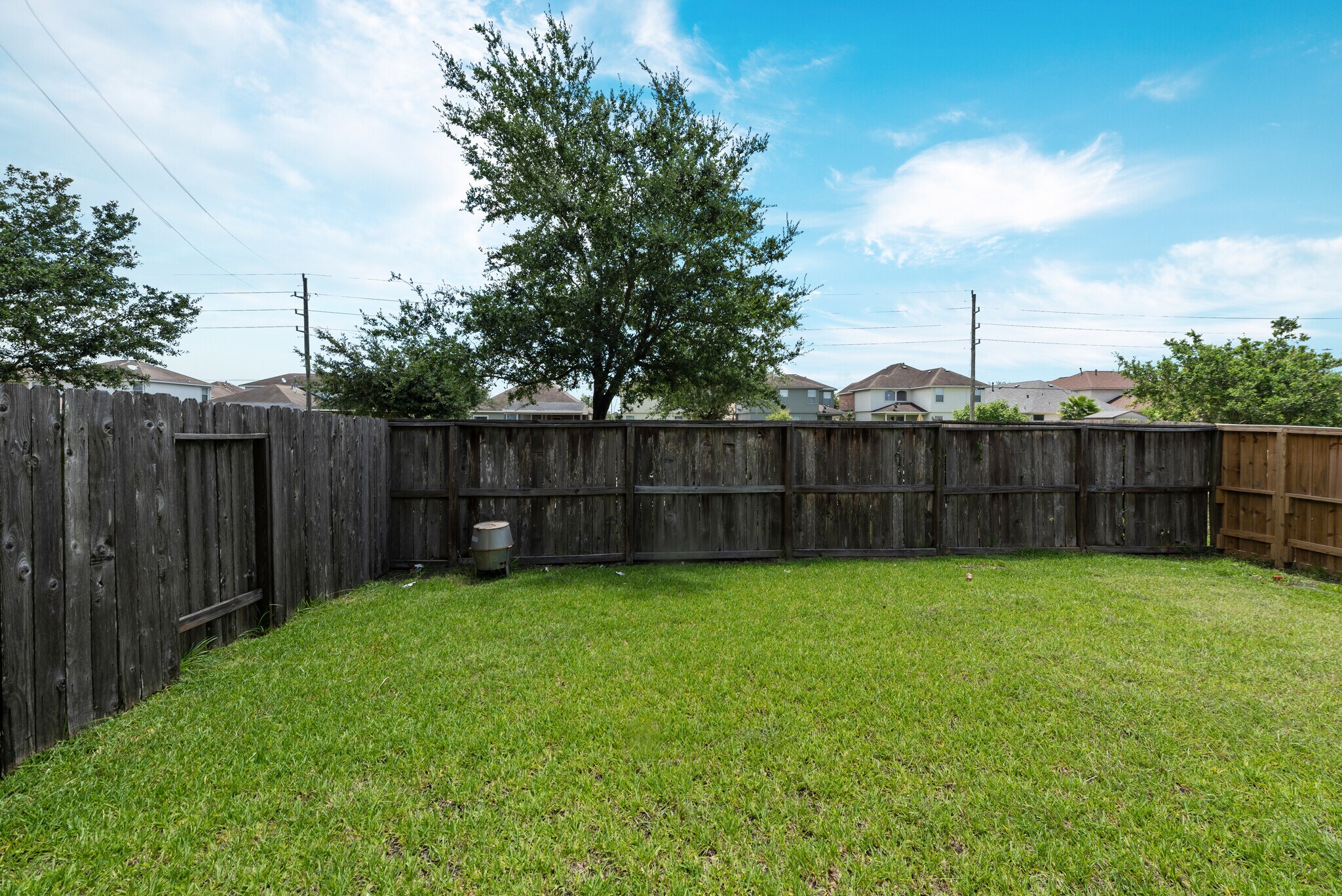 Building Photo - 14425 Rosehedge Ct