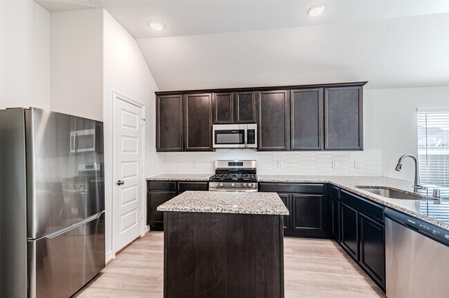 Building Photo - 7431 Sail Hl Dr