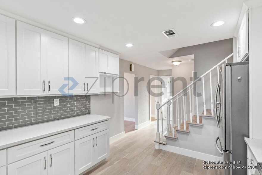 Building Photo - 2435 Denevi Dr