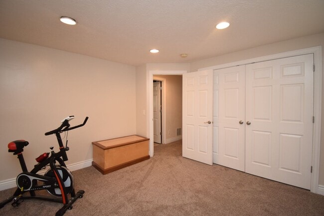 Building Photo - Charming West Jordan 4 Bed with Open Layout and Spacious Primary!!