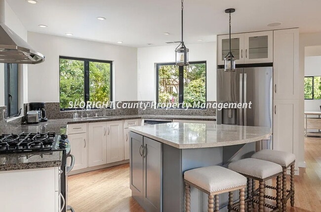 Building Photo - AVAILABLE NOW - Beautiful 2 Bed, 2 Bath Pi...