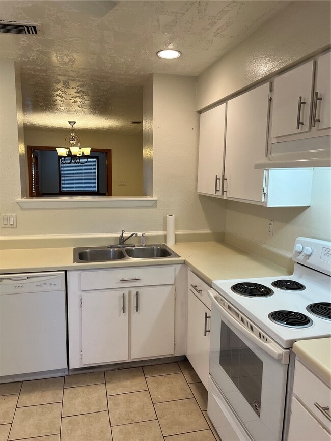 Building Photo - 24022 Tayloe House Ln