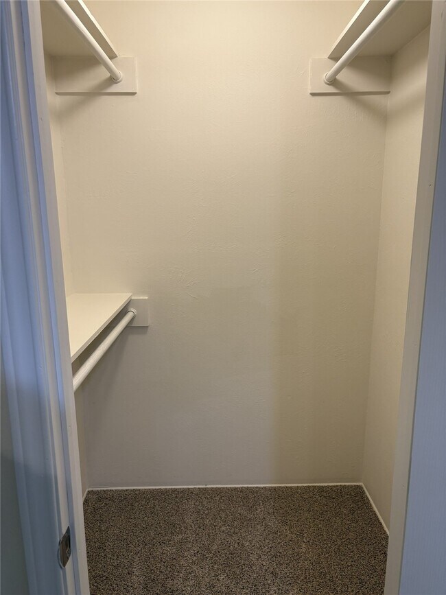 Building Photo - 115 N Shirley St