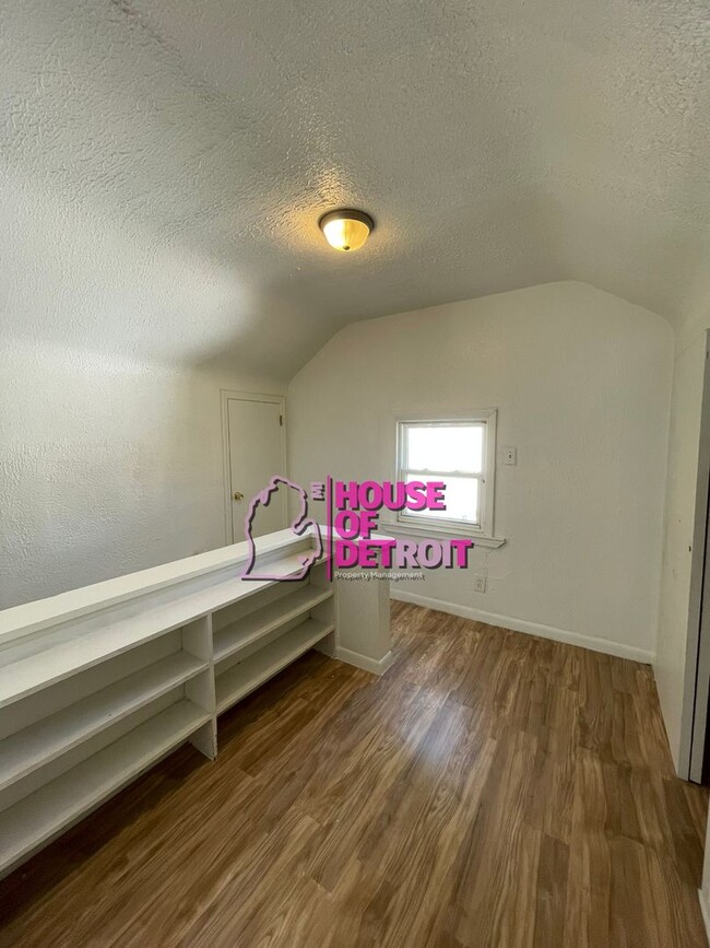 Building Photo - 3 BEDROOM | 1 BATH | FREE PRE SCREEN