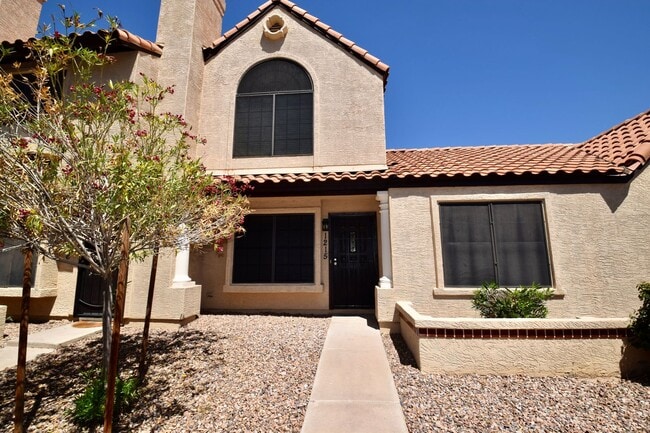 Primary Photo - Beautiful 2 bed 2.5 bath Townhouse in Mesa!