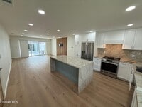 Building Photo - 102 W Alta Green