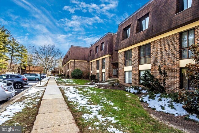 Building Photo - 5232 W Running Brook Rd