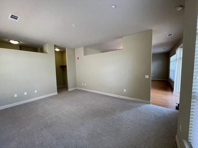 Building Photo - Stylish & Spacious 2-Bedroom Tech Center R...