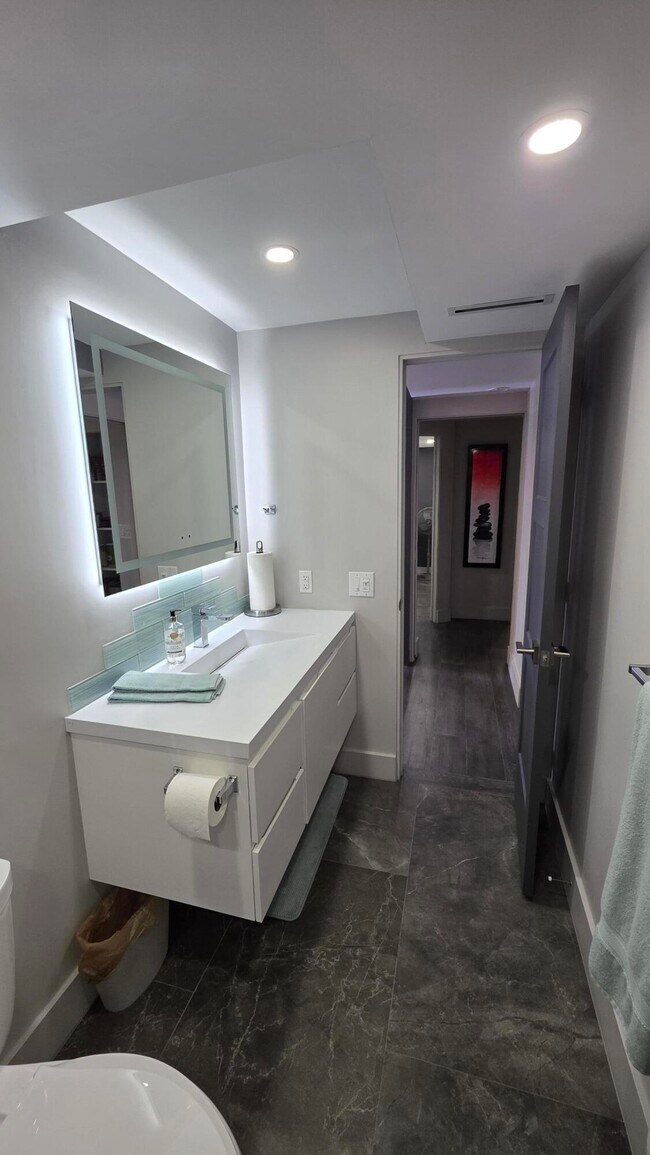 Building Photo - 936 Intracoastal Dr