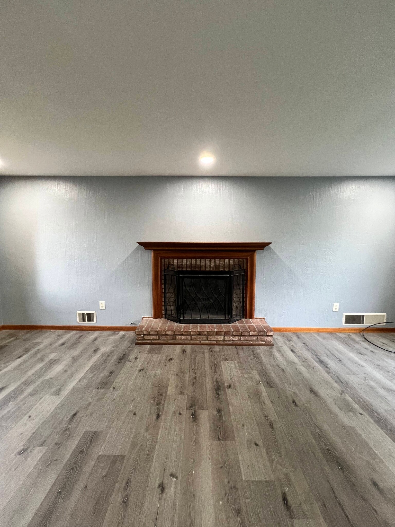 Living room - 3642 Linden Ave