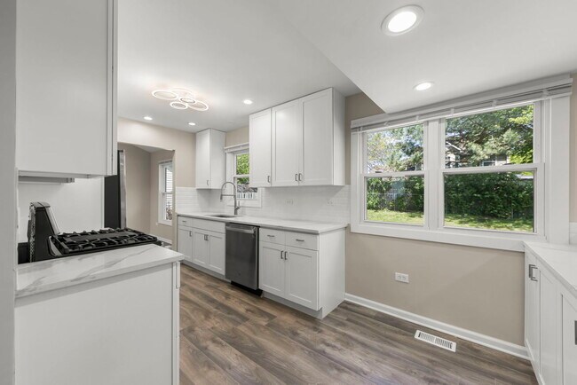 Building Photo - 1057 Bothwell Cir