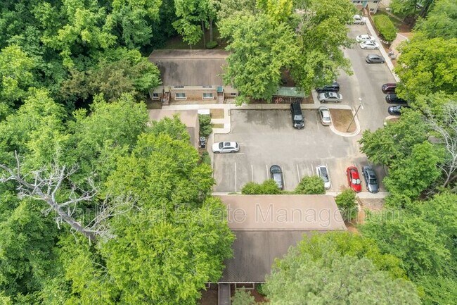 Building Photo - 201 Howell St