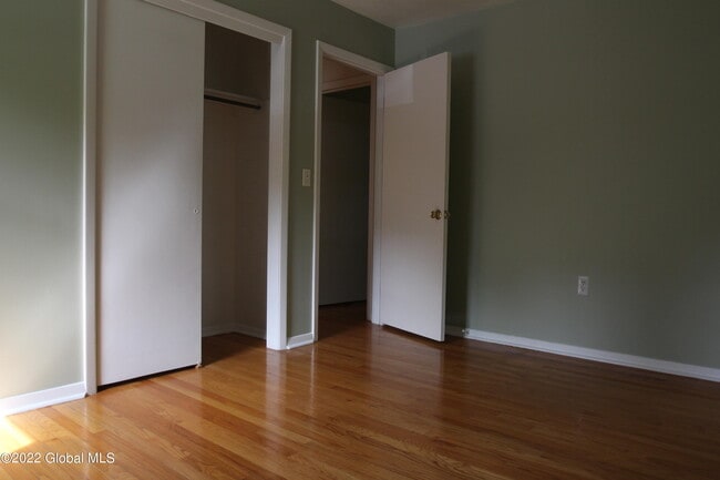 Building Photo - 73 Birchwood Ln