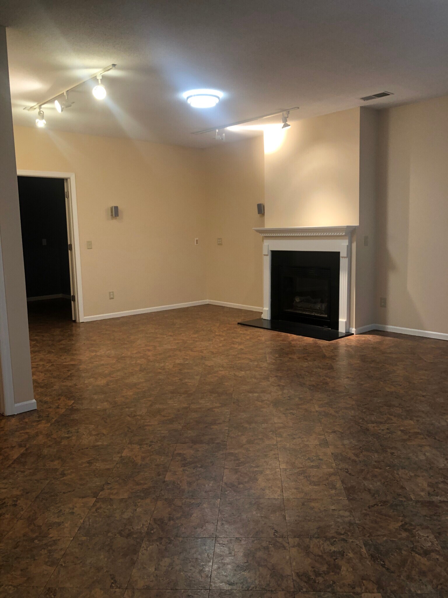 Building Photo - 1680 Oakbrooke Ct