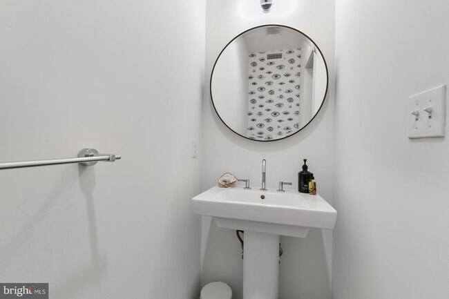 Building Photo - 1618 Mifflin St