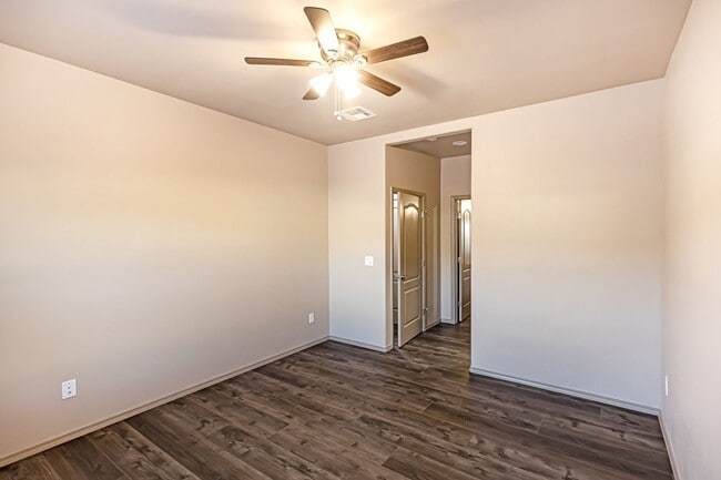 Building Photo - 901 Adams Ave