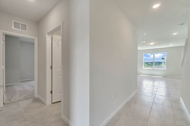 Building Photo - Available on 08/10! Desirable 4-Bedroom Home in Scenic Ridgeview Community